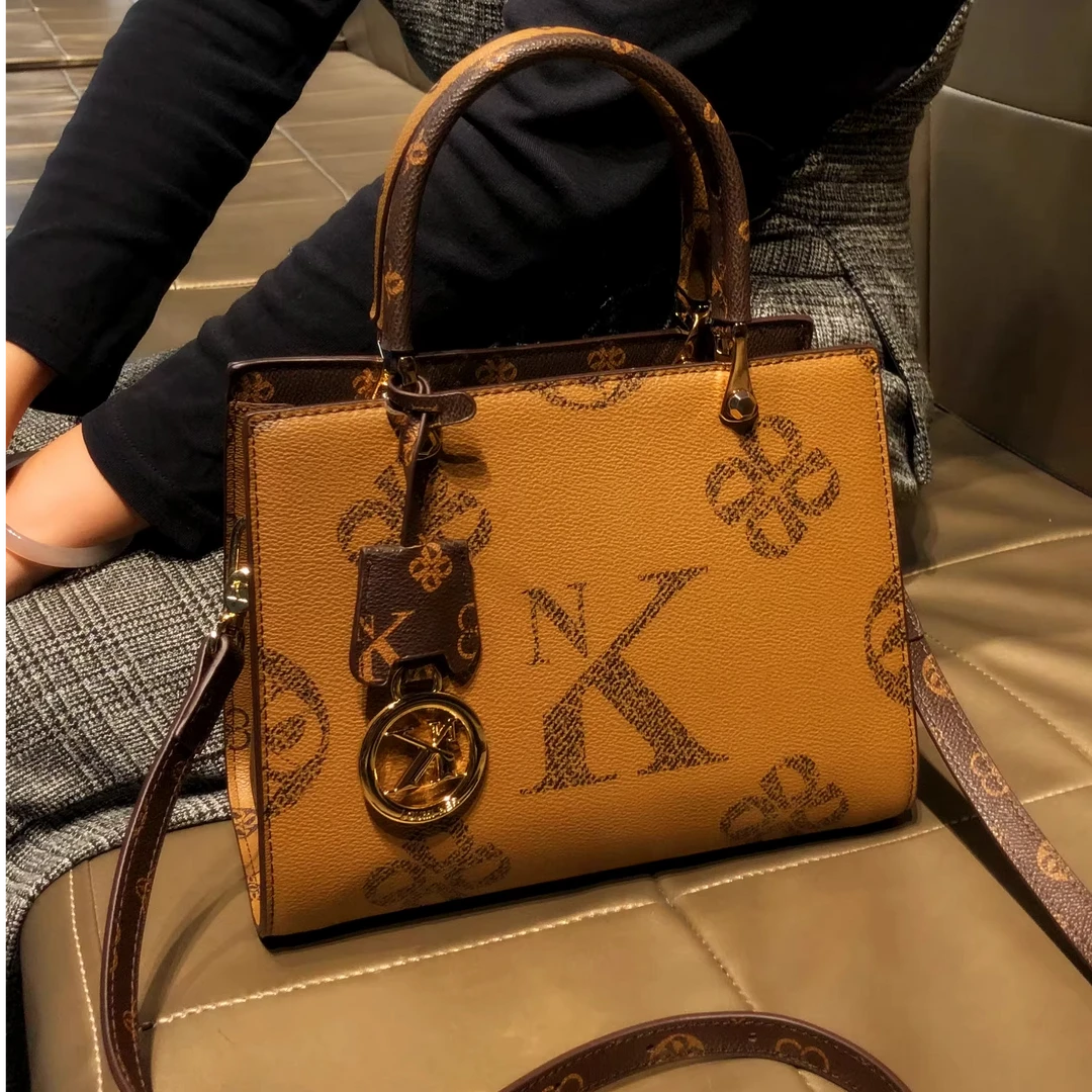 香港品牌包包2026新款复古秋季手提小包真皮高级感单肩斜挎托特包