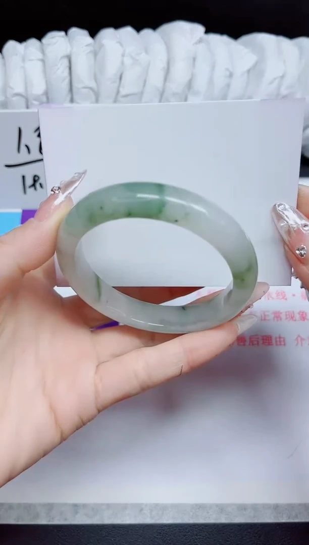 石英质玉手镯未镶嵌97.