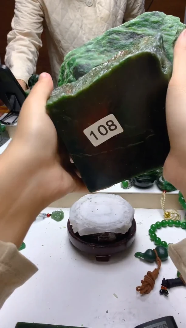 未镶嵌和田玉（碧玉）珠宝半成品1