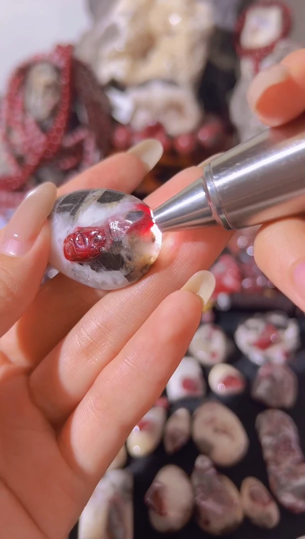 天然辰砂天然辰砂天然朱砂大晶砂随行吊坠