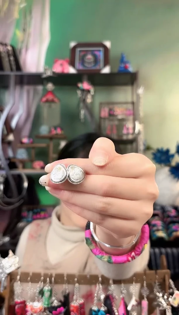 彩云南阁非遗老绣饰品559*