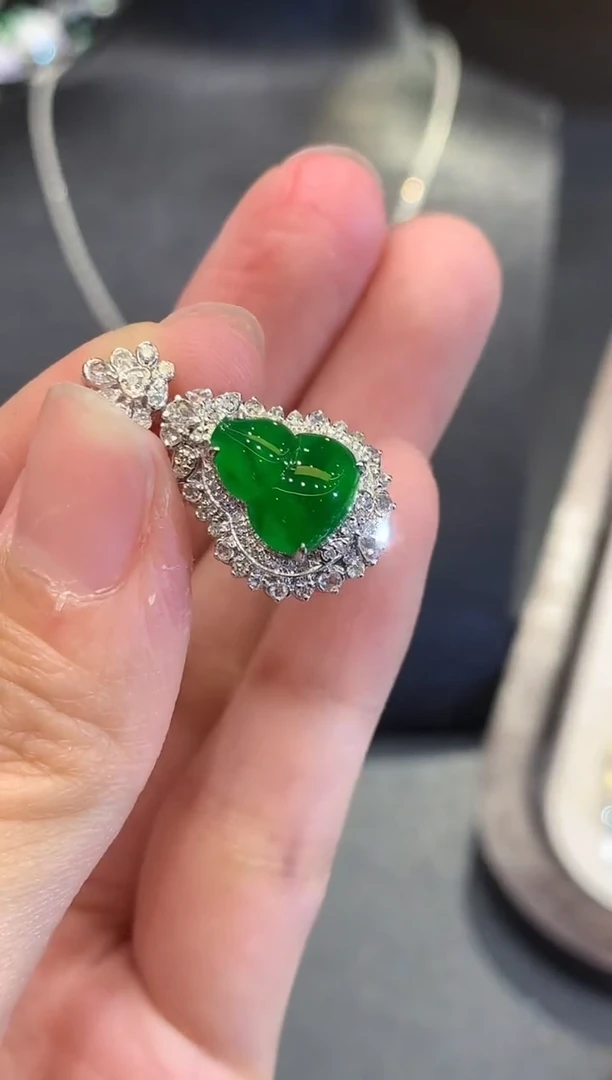 吊坠(不含链)18K金镶嵌翡翠LSR多样性发其一