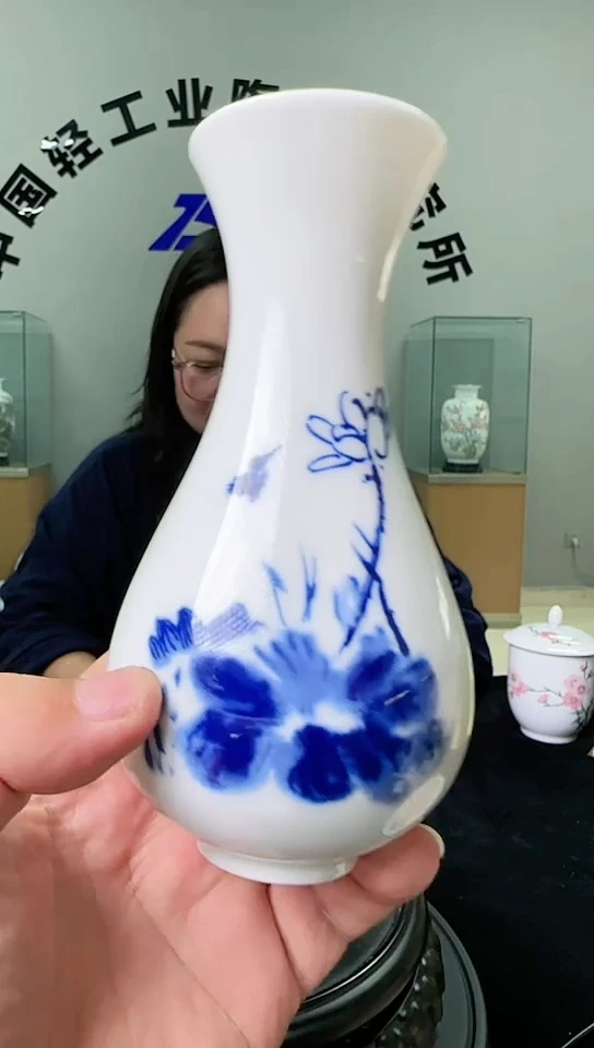 瓶滑石子青花玉壶春瓶