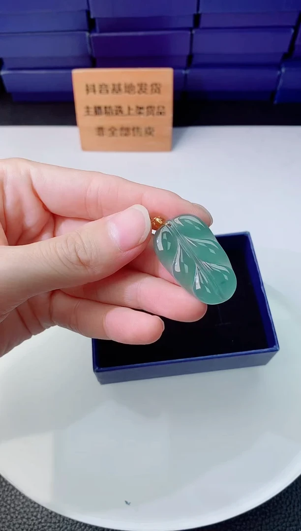 颈饰未镶嵌翡翠1