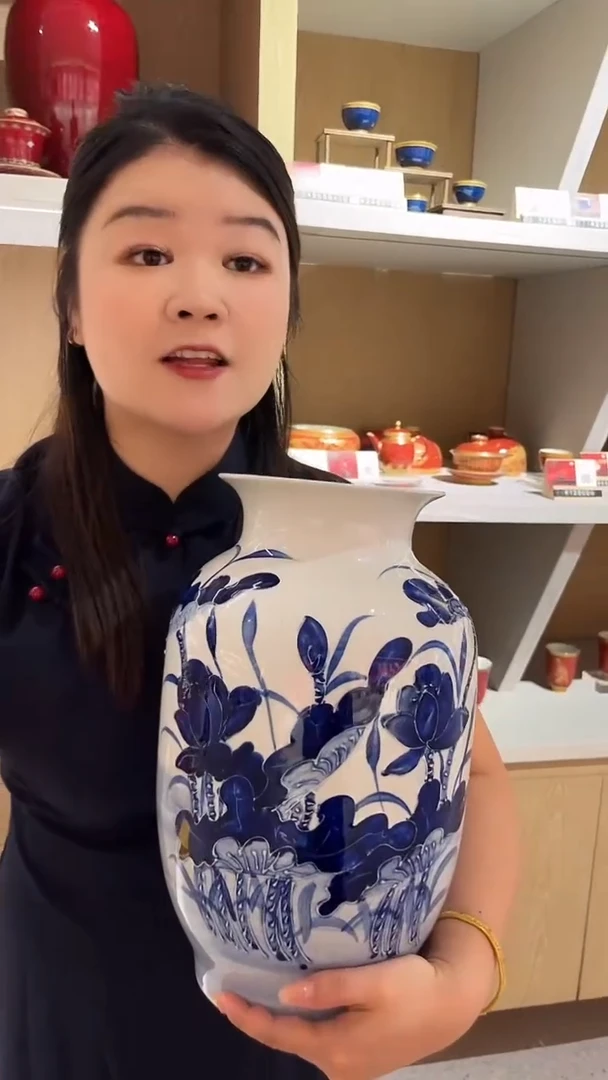 摆件景德镇陶瓷青花荷花鱼藻冬瓜瓶
