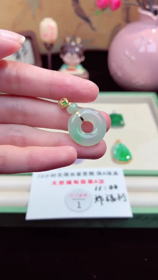 吊坠(赠链)未镶嵌翡翠翡翠吊坠77