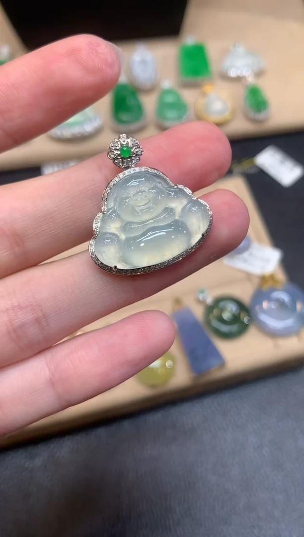 翡翠18K金镶嵌颈饰佛公【无服务费】