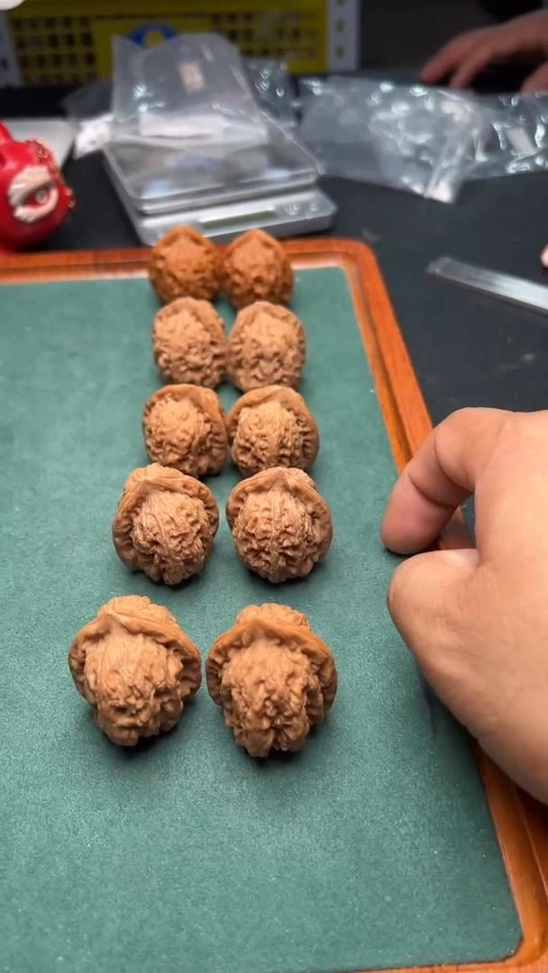 文玩核桃把件33赤龙