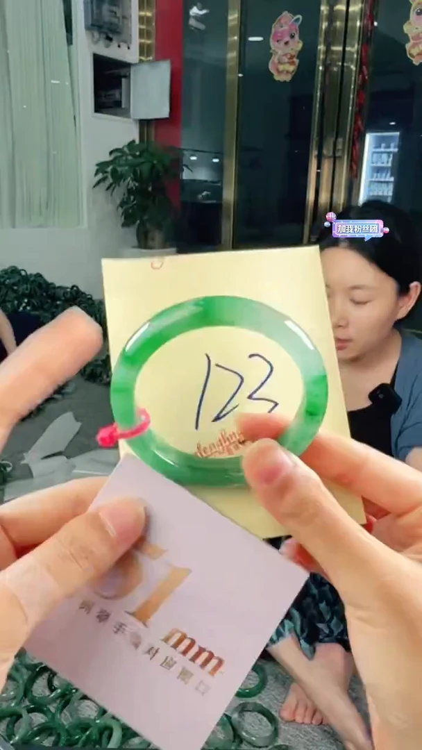 未镶嵌手镯石英质玉（非洲翠）有天然洒金亮片/矿点/棉线123