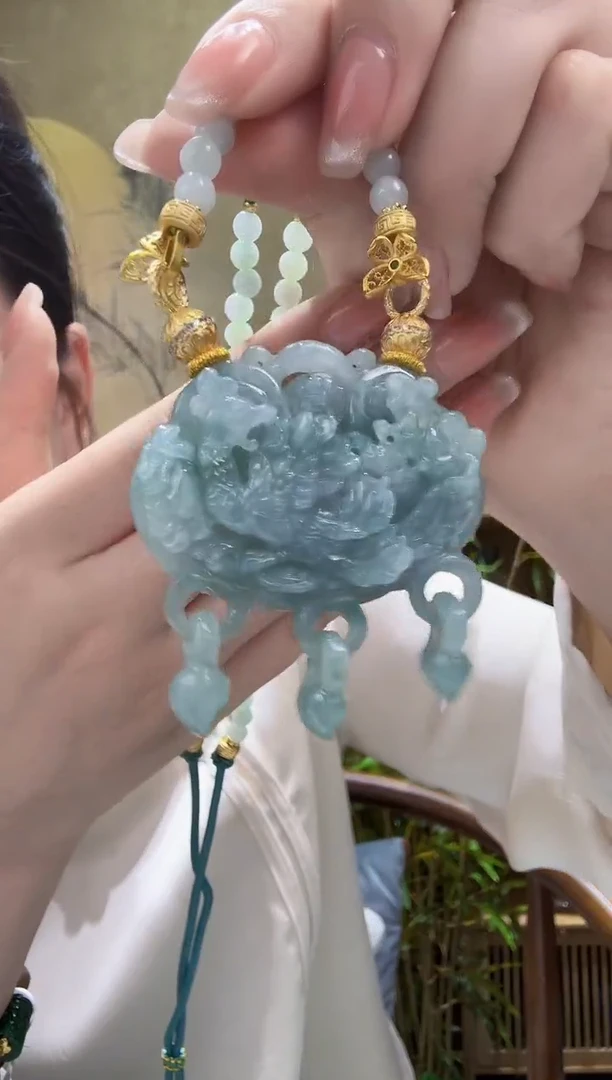 翡翠未镶嵌颈饰吊坠