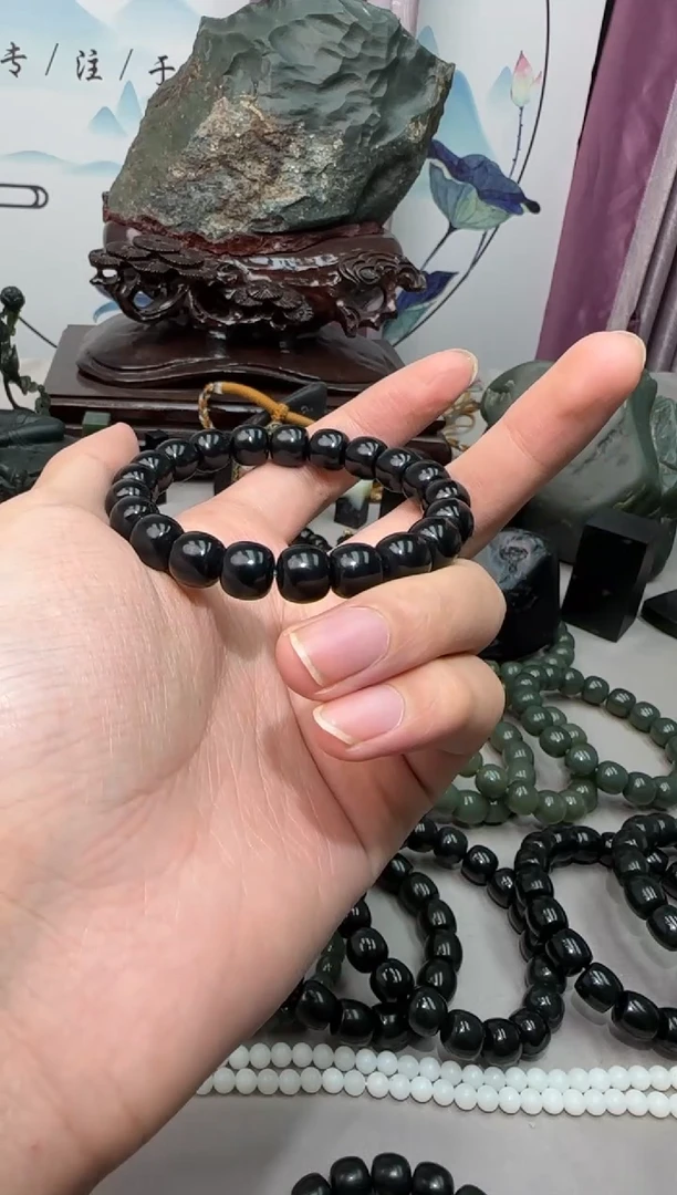 未镶嵌手链和田玉新疆黑青19*10老型手串
