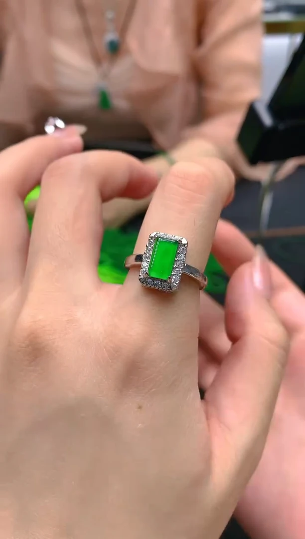 翡翠未镶嵌颈饰天然A货翡翠