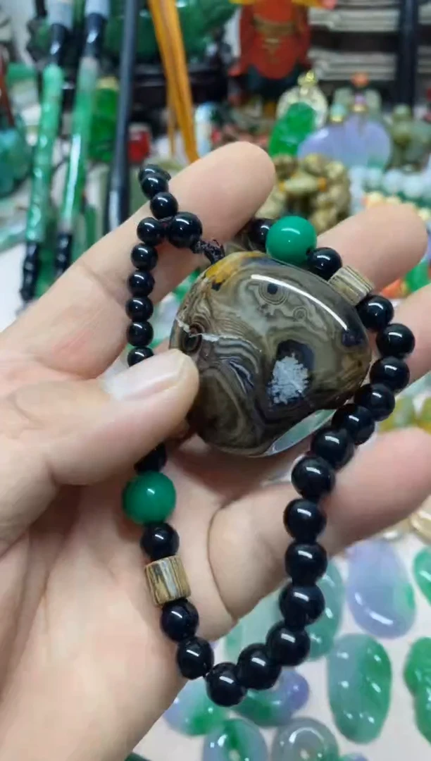 【闪购商品】82直播间 的实时画面