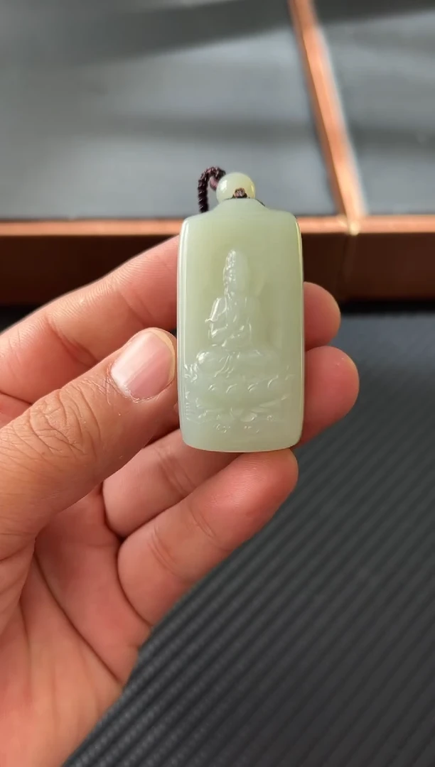 吊坠(赠链)未镶嵌和田玉且末微色差近矿