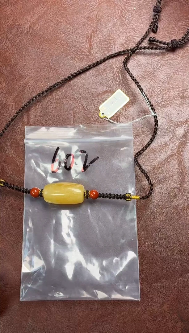 蜜蜡吊坠(赠链)未镶嵌噶玛珠宝