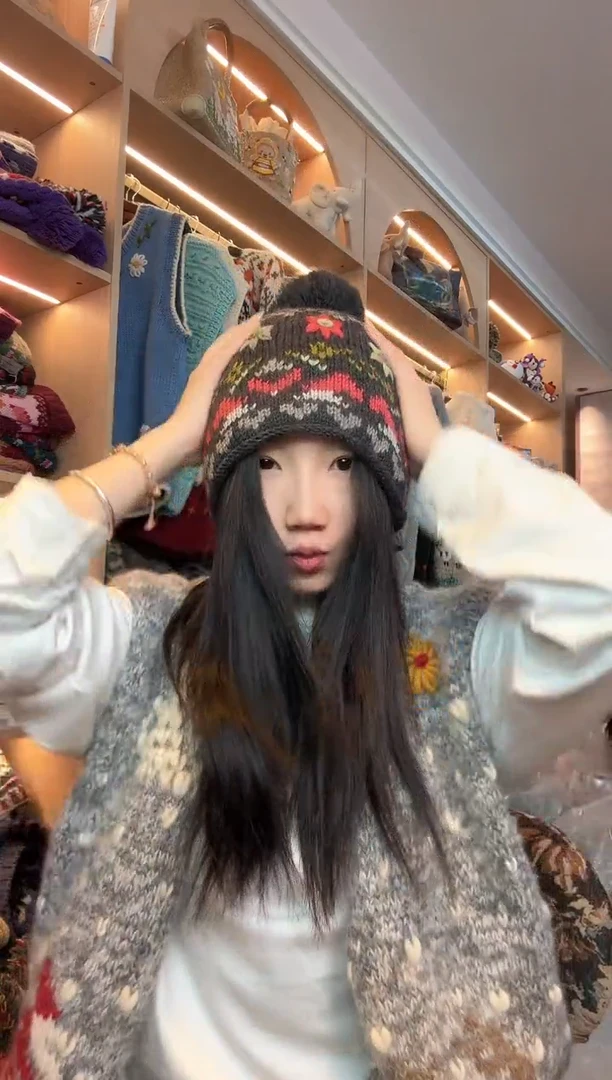 羊毛美利奴灰黑色太阳花单球