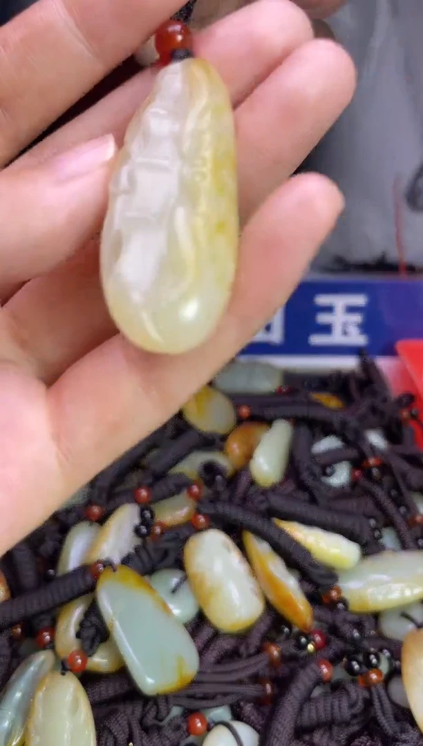 未镶嵌和田玉挂件1