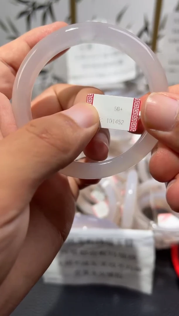 玛瑙/玉髓手镯未镶嵌এ*i101452