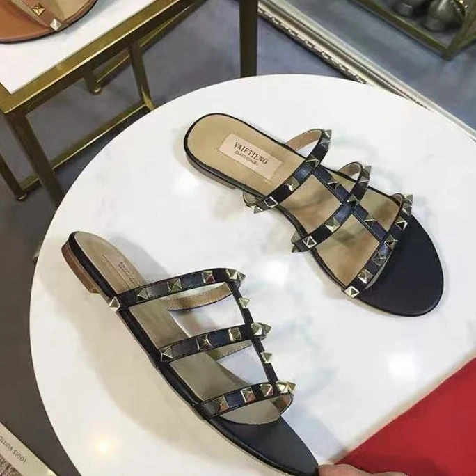 全新未使用 Valentino/华伦天奴 拖鞋 黑色/36-37