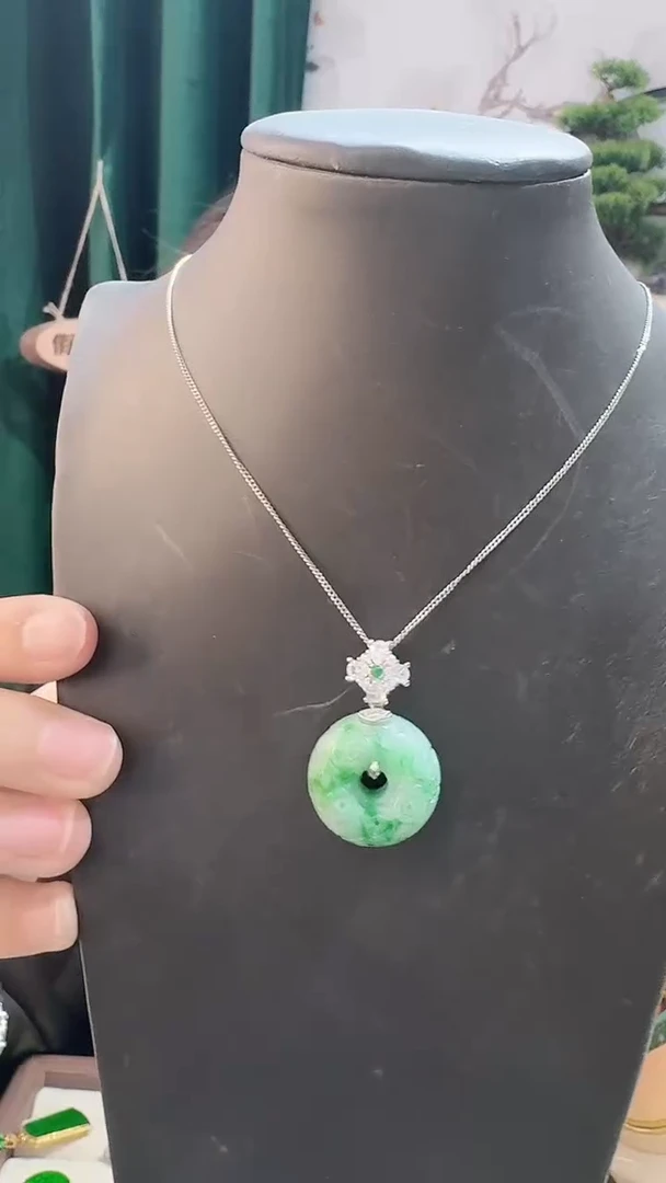 颈饰银S925镶嵌翡翠8888888888