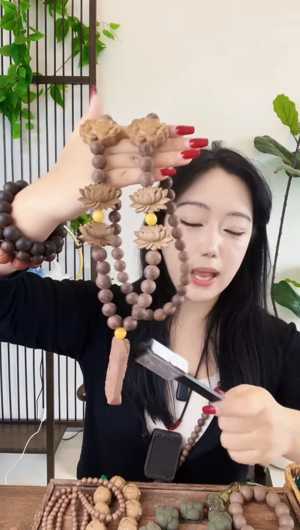 泥塑龙涎加参茸的脖挂一个