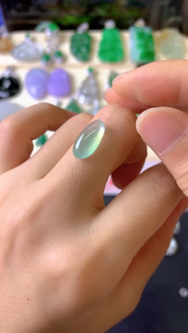 未镶嵌定制翡翠l****g裸玉（客户意向镶嵌）