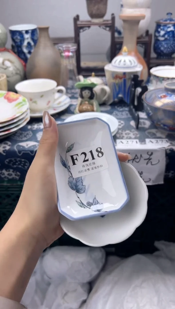 瓷片L****。    F218