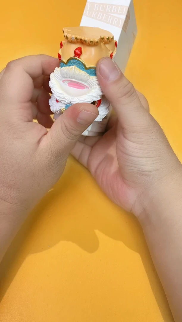 瓷片花与她
