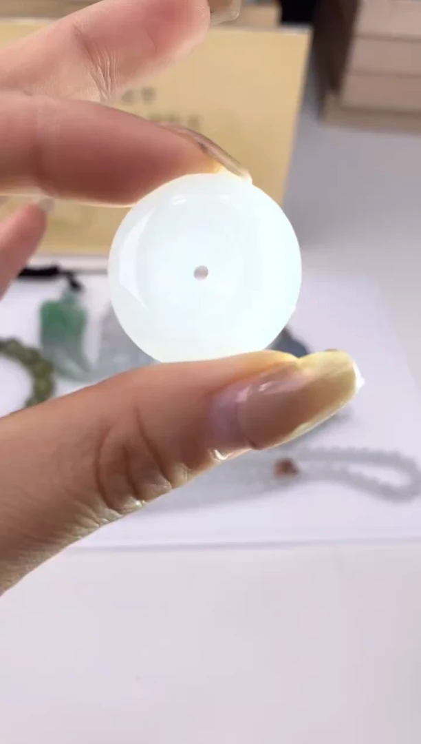 翡翠未镶嵌吊坠(不含链)40579