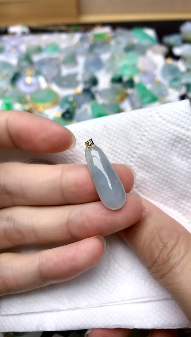 颈饰18K金镶嵌翡翠天然A货翡翠