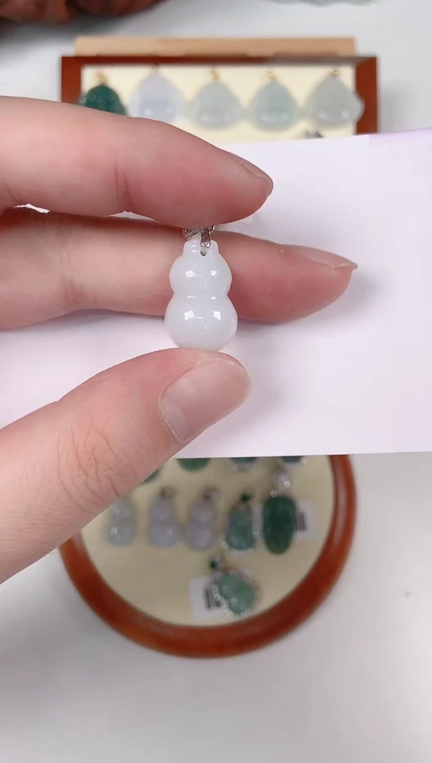 颈饰未镶嵌翡翠天然A货翡翠挂件