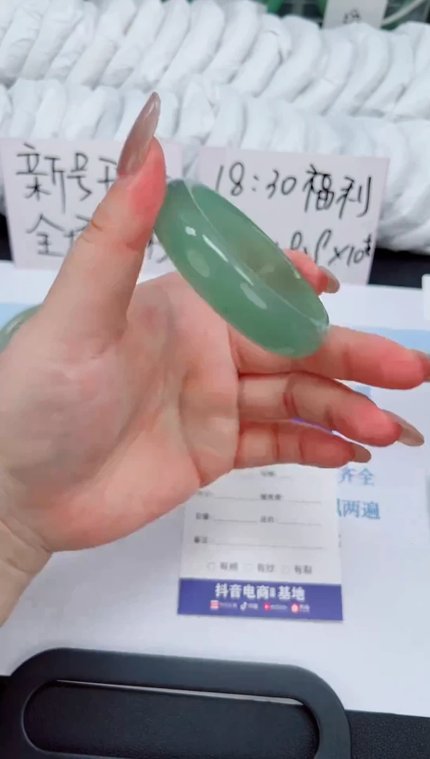 未镶嵌手镯石英质玉172-54.7