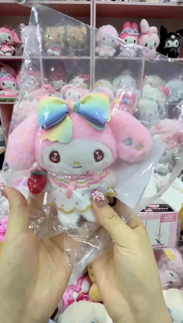毛绒白草莓美乐蒂挂件