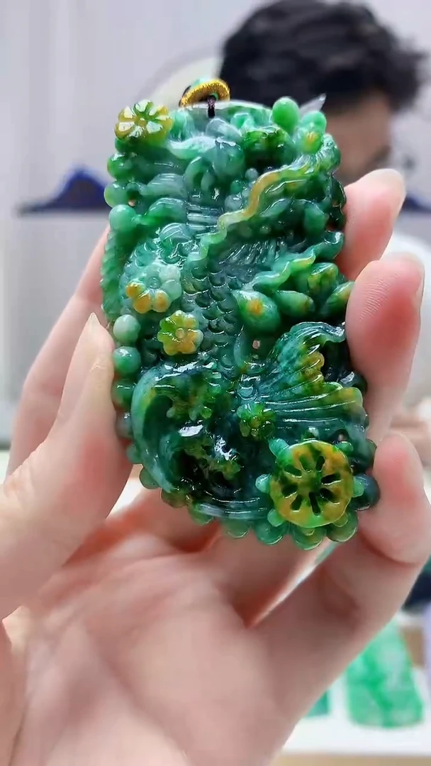 未镶嵌定制翡翠4688zm-毛货挂件龙鱼102