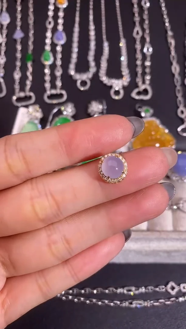 颈饰18K金镶嵌翡翠吊坠