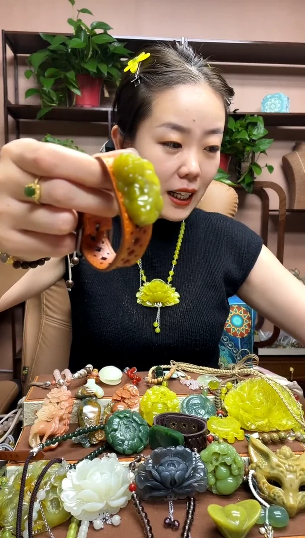 未镶嵌岫玉吊坠多样性发货发其中之一