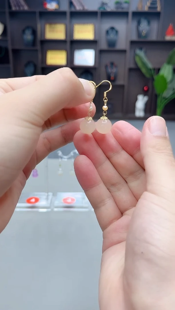 未镶嵌石英质玉（天山翠）耳钉218000