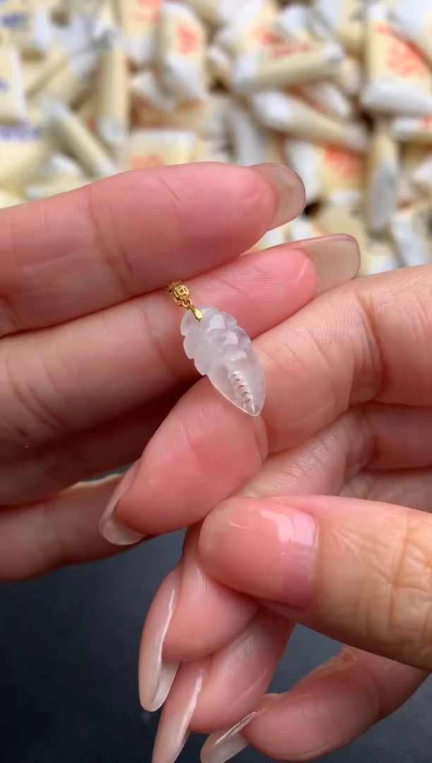 18K金镶嵌挂件翡翠一