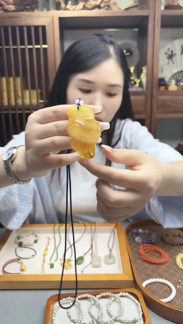 未镶嵌颈饰蜜蜡蜜蜡随型吊坠GW
