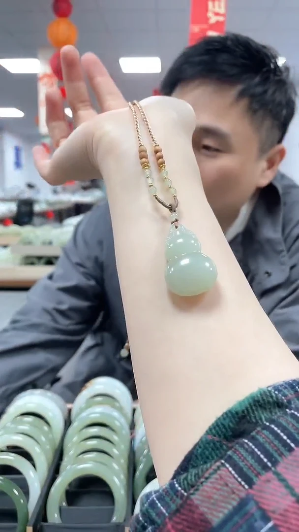 【闪购商品】和田玉颈饰未镶嵌葫芦吊坠一件