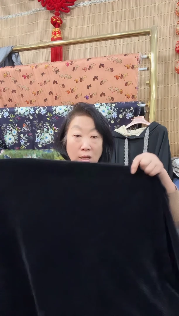 黑色雪尼尔布料2.2米左右一份（有洞残无售后）