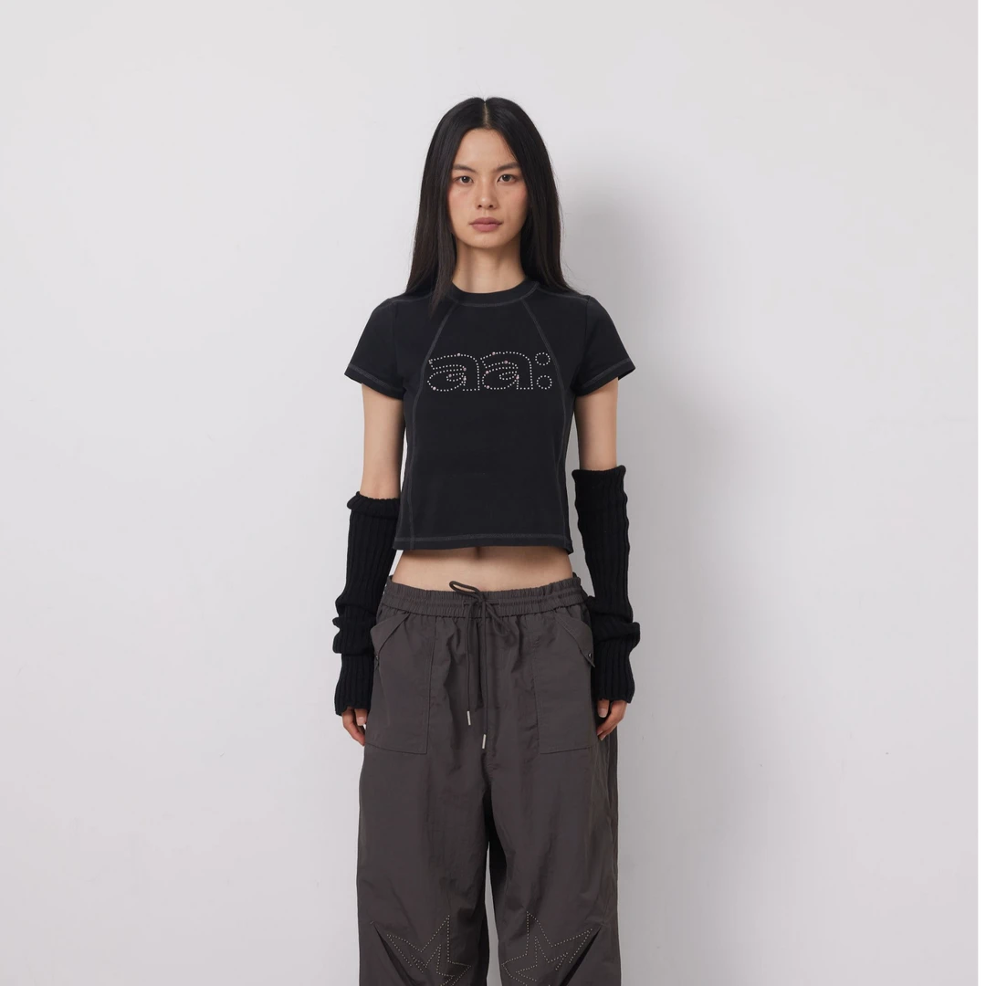 Kaalixto烫钉女款修身T恤