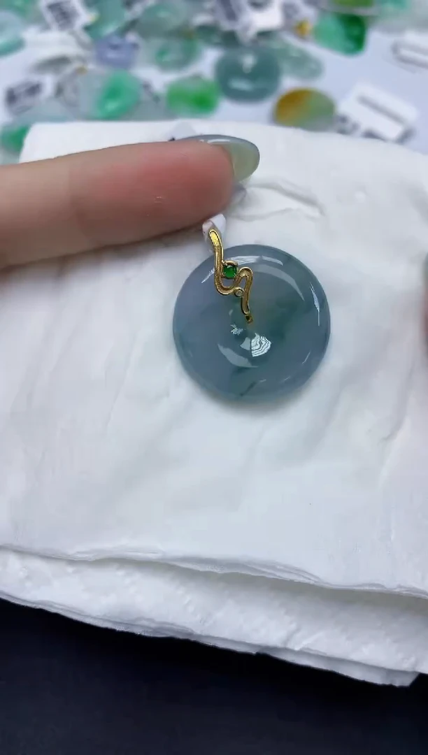 翡翠18K金镶嵌颈饰天然缅甸翡翠A货