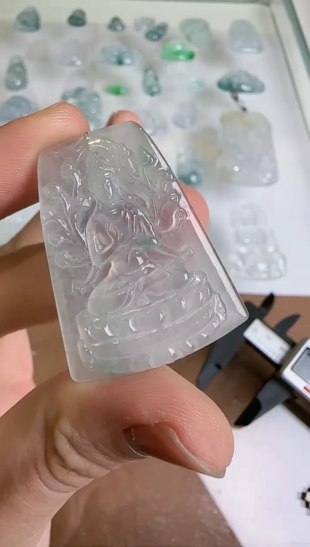 【闪购商品】翡翠吊坠(不含链)未镶嵌··