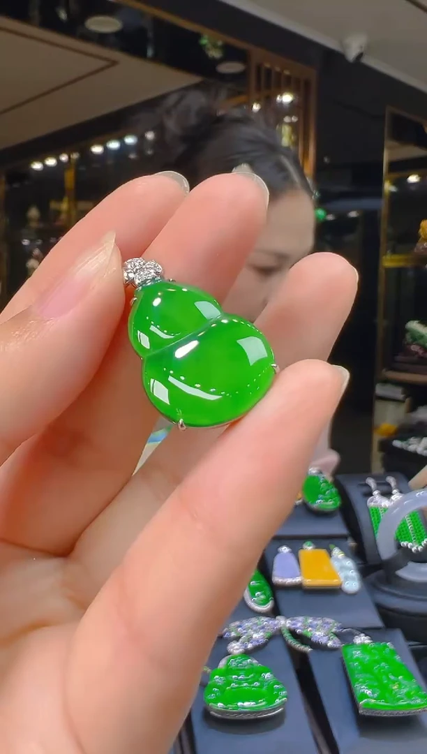 翡翠18K金镶嵌吊坠(赠链)125