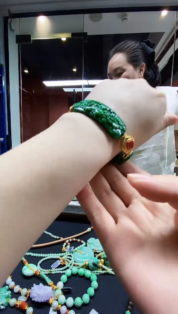 颈饰未镶嵌翡翠翡翠手牌