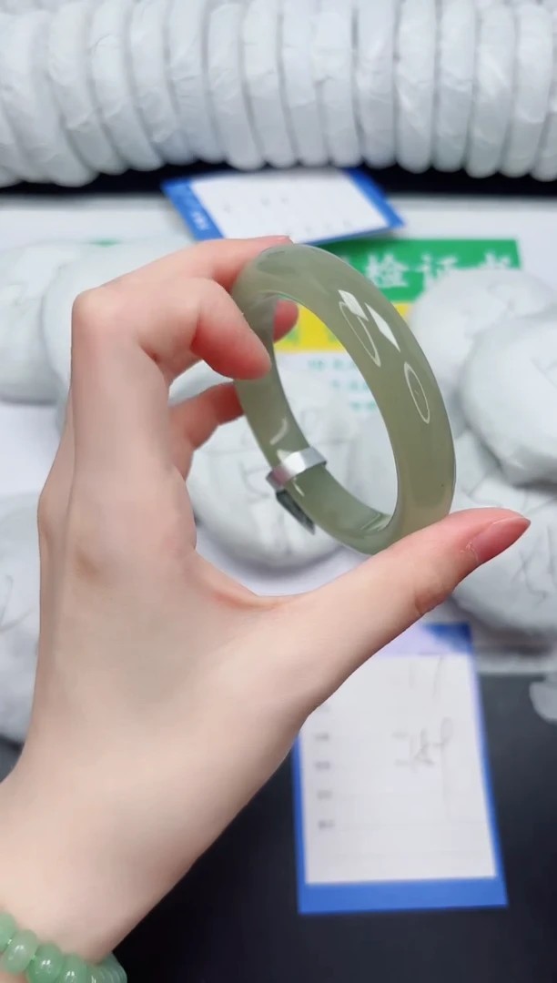 未镶嵌手镯石英质玉17-58.4DK