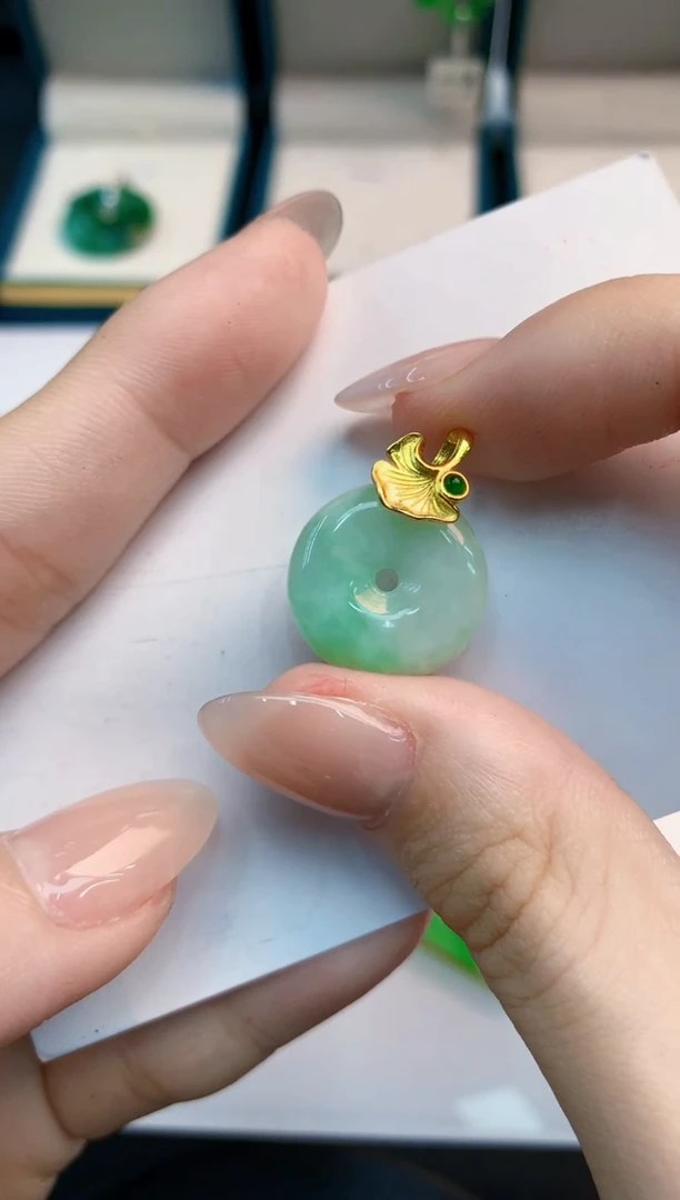 翡翠未镶嵌吊坠(不含链)1