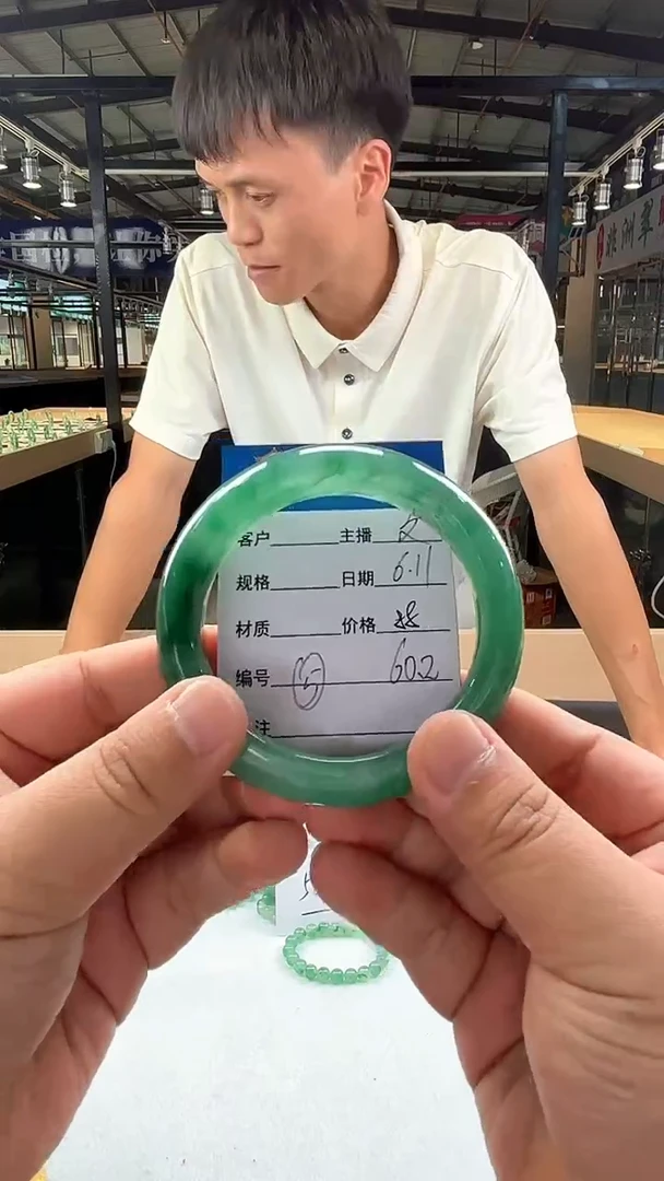 石英质玉（非洲翠）手镯未镶嵌非洲翠/精美非洲翠手镯