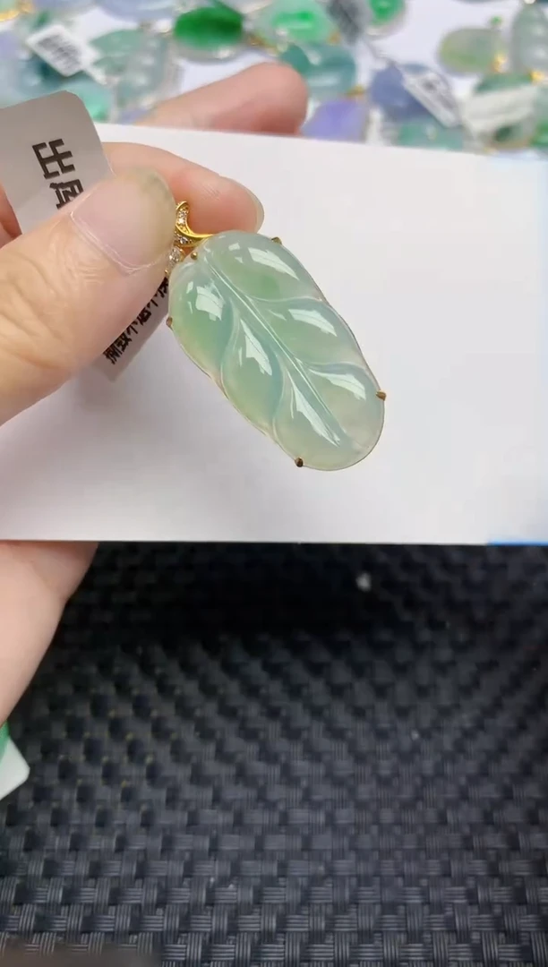 翡翠18K金镶嵌颈饰天然翡翠A货